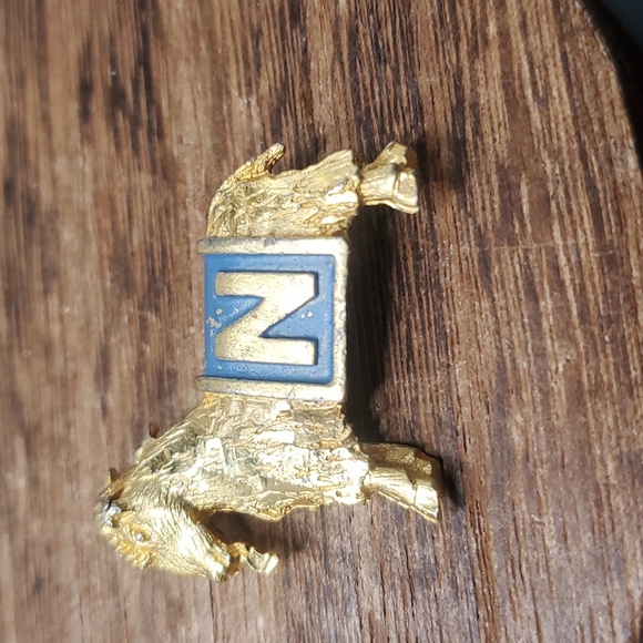 B822 navy goat brooch vintage - Picture 1 of 2